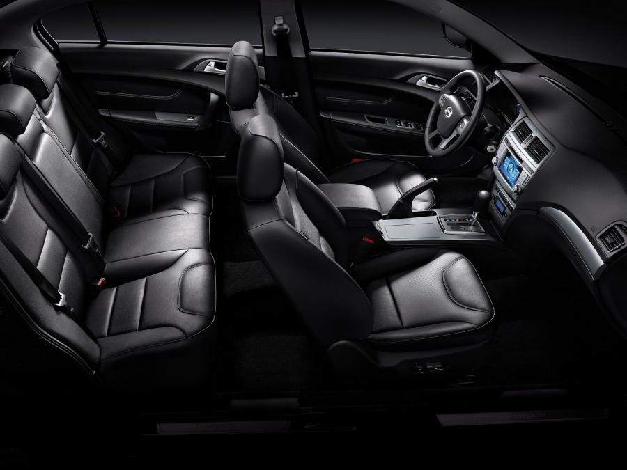 Интерьер GAC Trumpchi 2010 года  (фото 7 из 18)